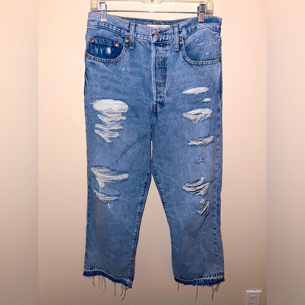 Levi’s Ribcage Straight Ankle Distressed Button Fly Jeans size‎ 30